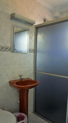 Casa 02 Dorm Na Rua Salmao