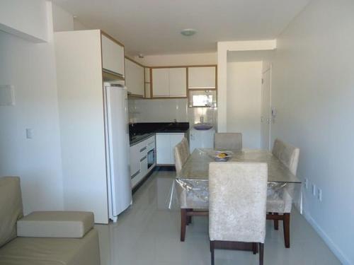 Res. Antonio Pinheiro. Apartamento Com 2 Dormit�rios.