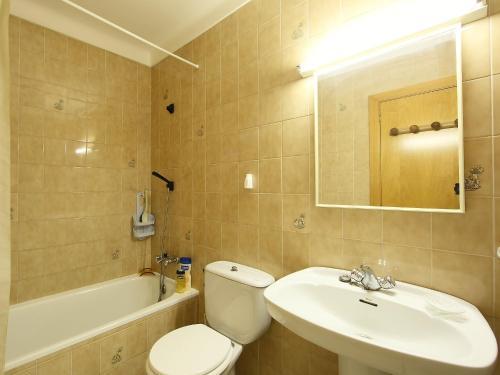 Edifici Emporda Apartment Llan��