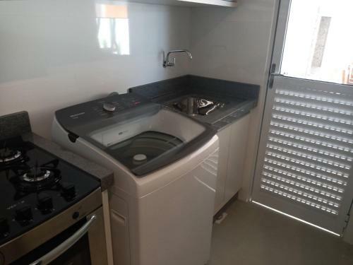 Apartamento Mariscal 02 Dormit�rios, 80m Do Mar, Com Piscina