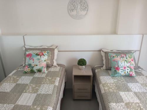 Apartamento Mariscal 02 Dormit�rios, 80m Do Mar, Com Piscina