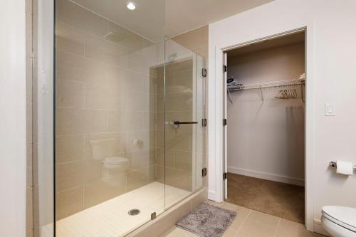 Apartamento Elegant 2br Condo With Sky Pool By Cozysuites