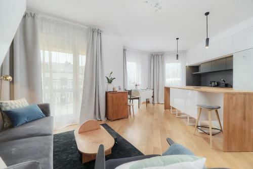 Two Level Apartment 2waters By Renters