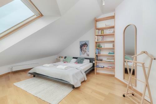 Two Level Apartment 2waters By Renters