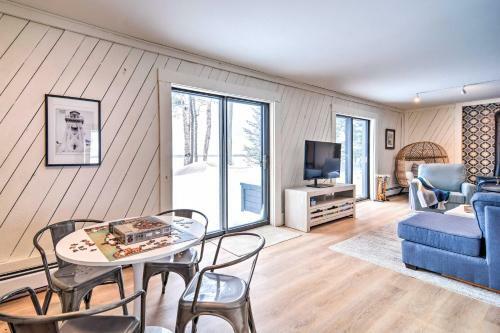Charming Charlevoix Home On Lake Michigan!
