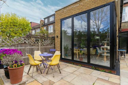 Award Winning Modern Luxury 2 Bedroom Apartment