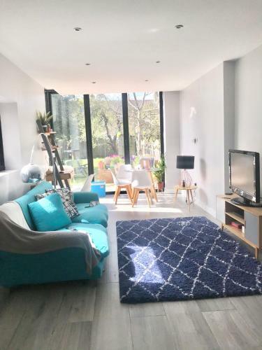 Award Winning Modern Luxury 2 Bedroom Apartment