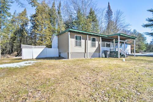 Houghton Lake Area Home With Fire Pit And Yard!