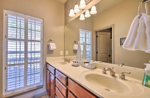 Luxe Osage Beach Home With Fire Pit And Grill!