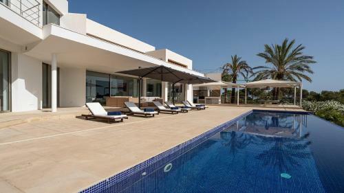 Wonderful And Unique Villa With An Amazing Pool