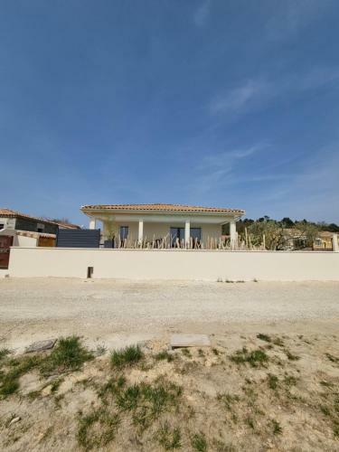 Goudargues Villa Toute �quip�e, 300m Du Centre.