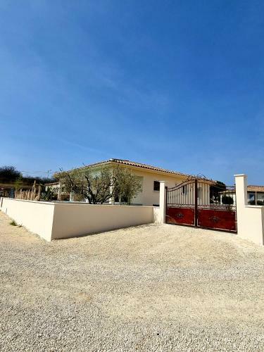 Goudargues Villa Toute �quip�e, 300m Du Centre.