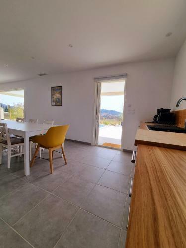 Goudargues Villa Toute �quip�e, 300m Du Centre.