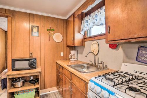 Cozy Hampton Cottage With Bbq - Walk To Ocean!