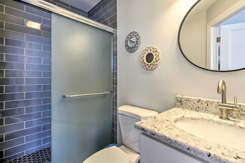 Chic Getaway With Hot Tub - Half-mi To Beach!