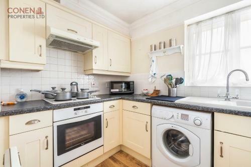 Stunning 2-bed Apartment In Grays