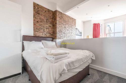 Windsor Castle, Shops & Long Walk On Your Doorstep