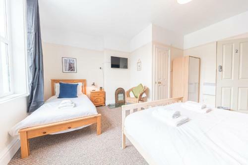 Central Location 5 Private Ensuite Bedrooms Great For Work Or Play
