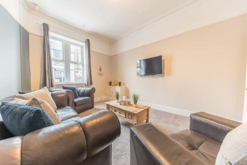 Central Location 5 Private Ensuite Bedrooms Great For Work Or Play