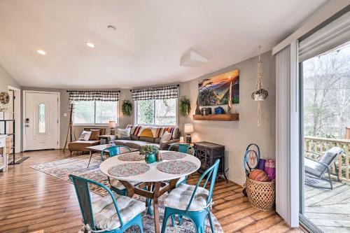 Eclectic Banner Elk Home With Fire Pit And Grill!