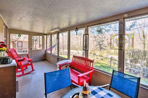 Quaint Hayesville Home On 6 Acres With Fire Pit