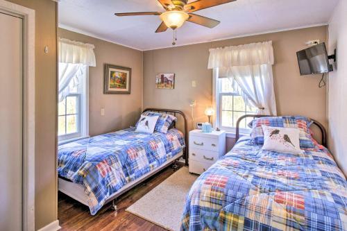 Quaint Hayesville Home On 6 Acres With Fire Pit