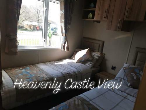 Heavenly Castle View - Luxury Mini Lodge With Castle Views