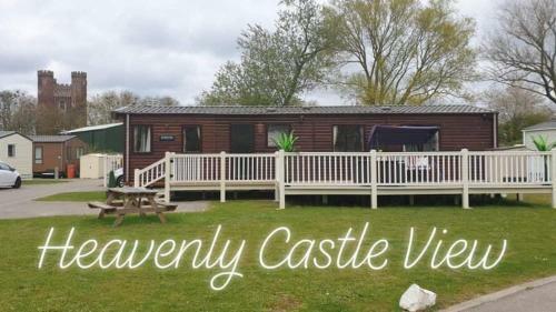 Heavenly Castle View - Luxury Mini Lodge With Castle Views