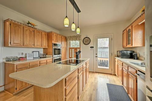 Lakefront Home With Outdoor Oasis, Kayaks, Dock