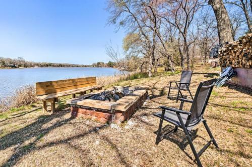 Lakefront Fort Towson Home With Private Dock!