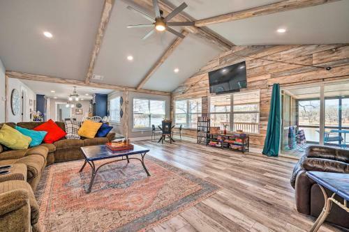 Lakefront Fort Towson Home With Private Dock!