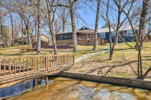 Lakefront Fort Towson Home With Private Dock!