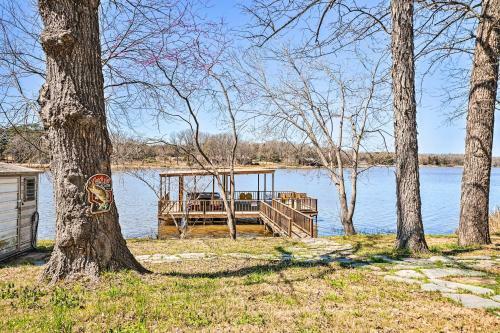 Lakefront Fort Towson Home With Private Dock!