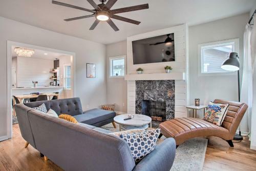 Charming Downtown Home With Updated Interior!