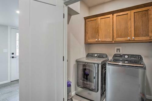 Charming Downtown Home With Updated Interior!