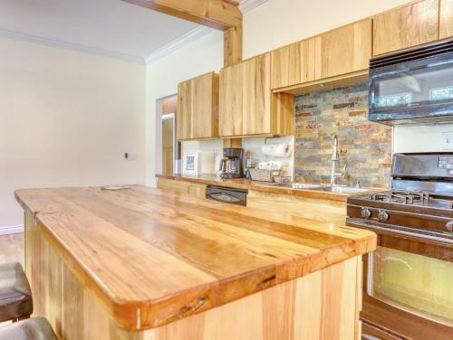 Twin Cedars Getaway