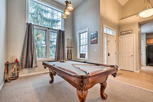 Spacious Home And Screened Porch On Golf Course