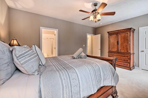 Spacious Home And Screened Porch On Golf Course