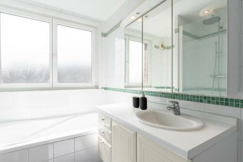 Lille - Superb Bright And Spacious 2 Bedroom Apartment With Private Parking