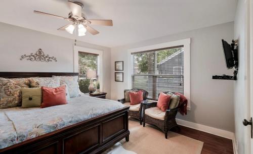 Charming Bungalow With Spa! Close To Main St!