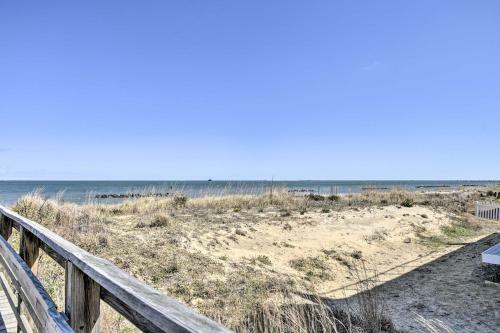 Norfolk Home With Private Yard - Walk To Beach!