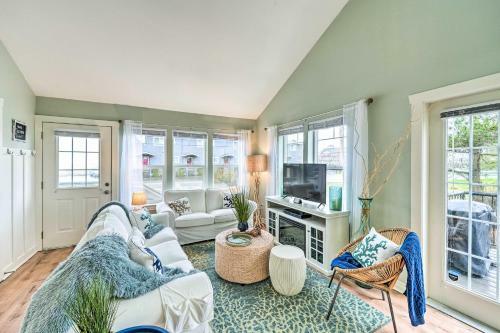 Charming Cottage With Deck Steps To Birch Bay!