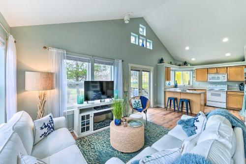 Charming Cottage With Deck Steps To Birch Bay!