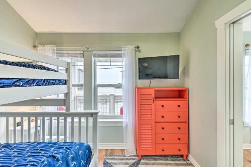 Charming Cottage With Deck Steps To Birch Bay!
