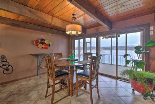 Inviting Home With Hot Tub On Table Rock Lake!
