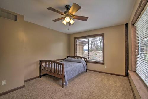 Inviting Home With Hot Tub On Table Rock Lake!