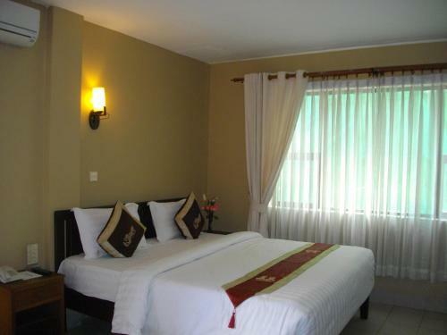 Lux Riverside Hotel & Apartment