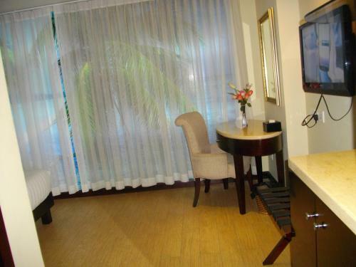 Lux Riverside Hotel & Apartment