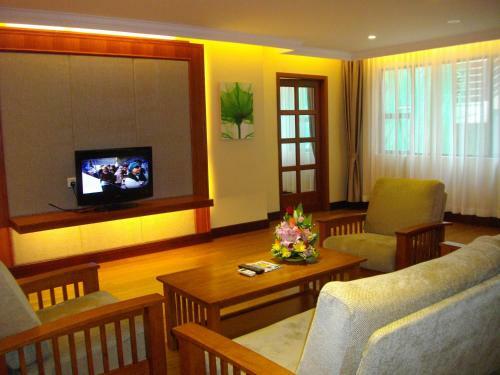 Lux Riverside Hotel & Apartment