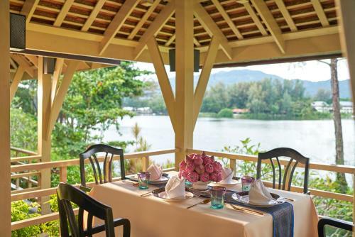 Hotel Dusit Thani Laguna Phuket - Sha Extra Plus